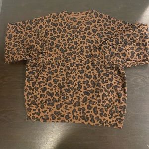 Womens Abercrombie & Fitch crew neck cheetah print sweater, size small